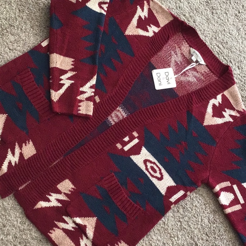 AZTEC CARDI WITH FRONT POCKETS - SMALL NWT